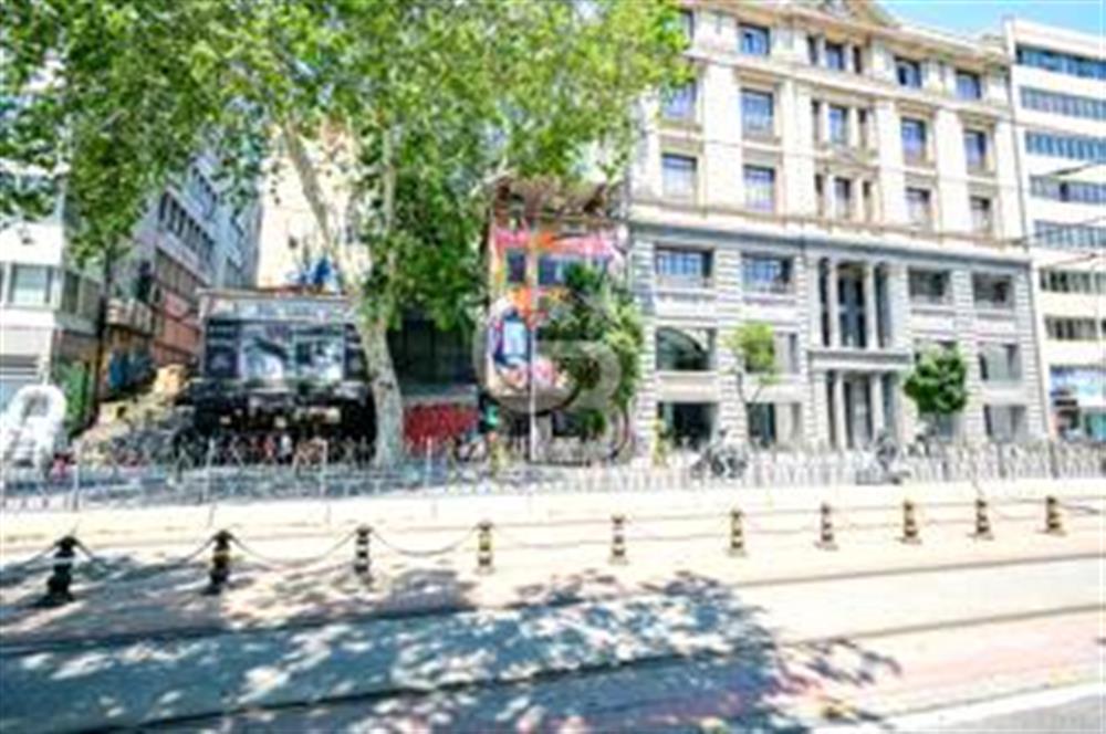 KARAKÖY TRAMVAY YOLU ÜZERİNDE, GALATAPORTA YAKIN, KİRALIK BİNA