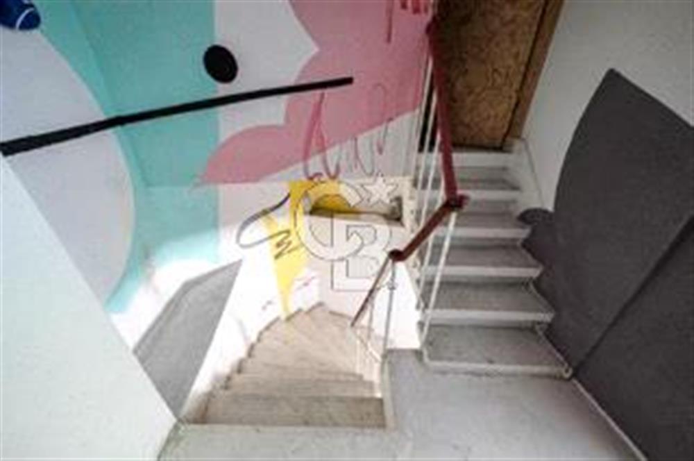 KARAKÖY TRAMVAY YOLU ÜZERİNDE, GALATAPORTA YAKIN, KİRALIK BİNA