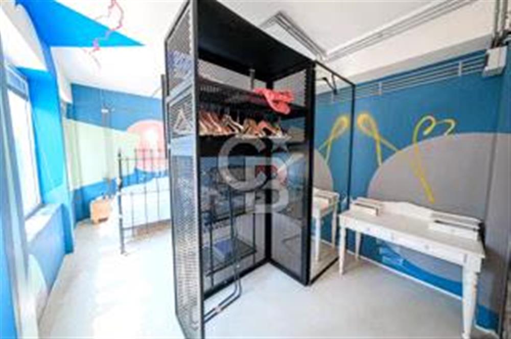 KARAKÖY TRAMVAY YOLU ÜZERİNDE, GALATAPORTA YAKIN, KİRALIK BİNA