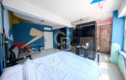 KARAKÖY TRAMVAY YOLU ÜZERİNDE, GALATAPORTA YAKIN, KİRALIK BİNA