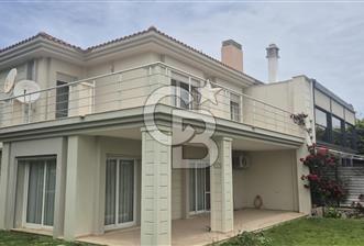Çeşme Sakarya mahallesi sezonluk kiralık villa 