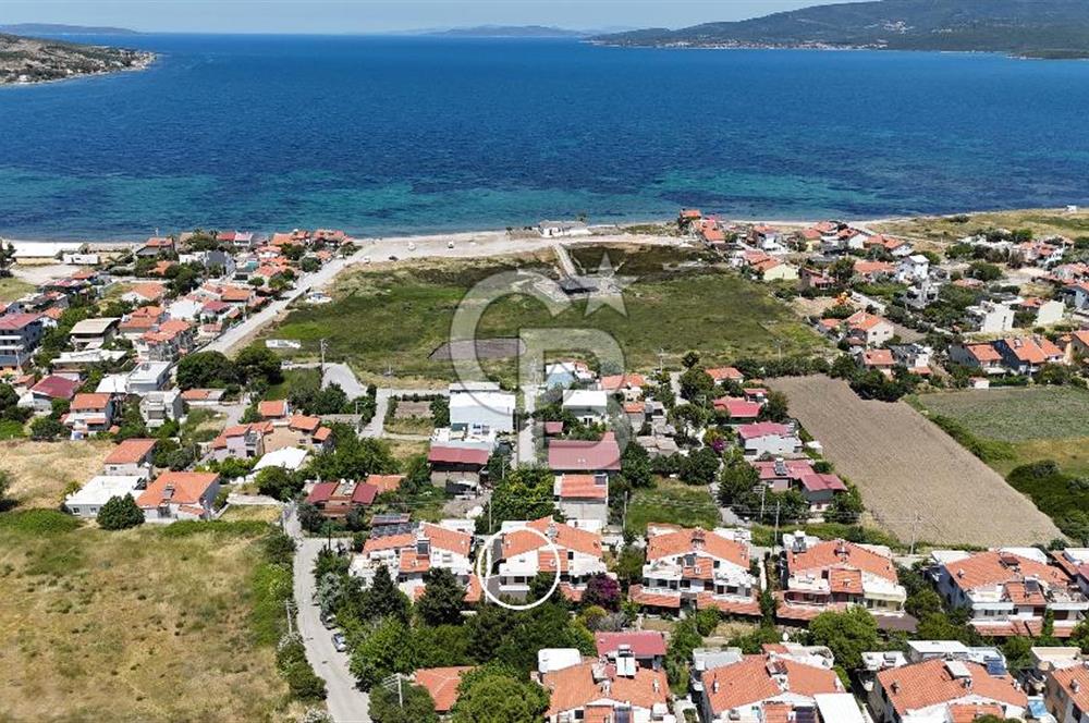 Urla Gülbahçe'de Denize Yakın Satılık Yazlık Bahçeli Villa