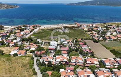 Urla Gülbahçe'de Denize Yakın Satılık Yazlık Bahçeli Villa