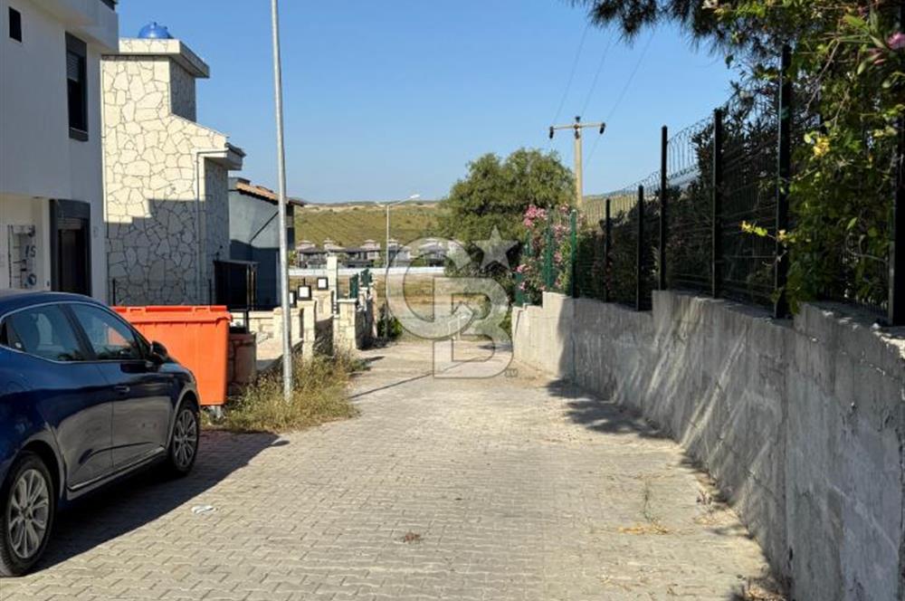 Seferihisar Zümrüt Evler Sitesi İçerisinde Satılık Villa Arsası