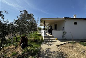 MENEMEN/SÜLEYMANLI'DA SATILIK YOLA SIFIR 2+1 BAHÇELİ BAĞ EVİ