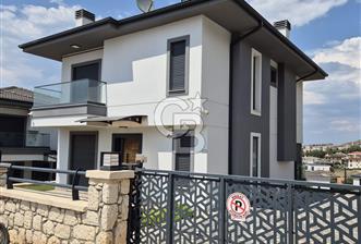 Modern Mimari Akıllı Ev Bahçe ve Havuz SATILIK VİLLA