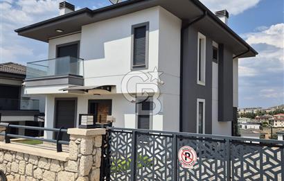Modern Mimari Akıllı Ev Bahçe ve Havuz SATILIK VİLLA