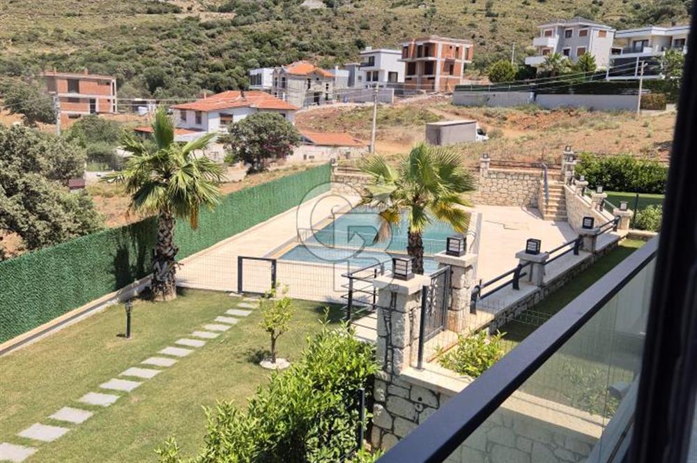 Modern Mimari Akıllı Ev Bahçe ve Havuz SATILIK VİLLA