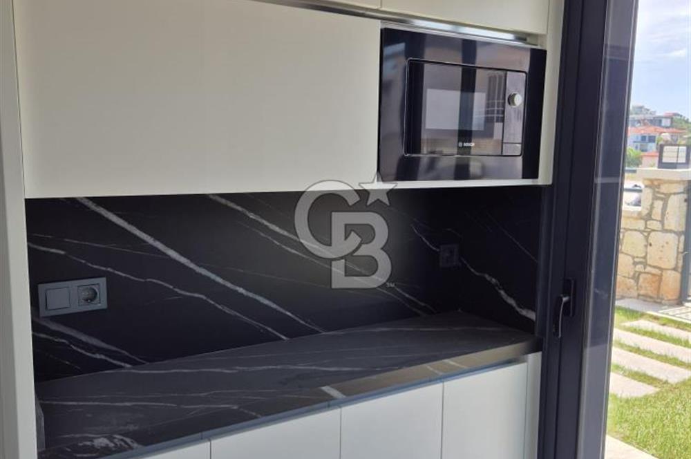 Modern Mimari Akıllı Ev Bahçe ve Havuz SATILIK VİLLA