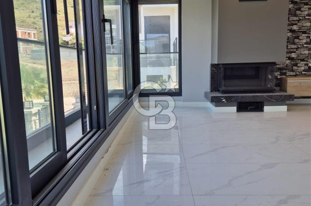 Modern Mimari Akıllı Ev Bahçe ve Havuz SATILIK VİLLA