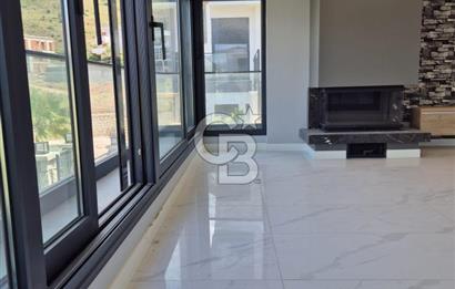 Modern Mimari Akıllı Ev Bahçe ve Havuz SATILIK VİLLA
