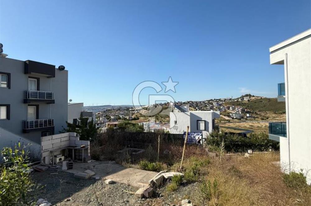 Seferihisar Zümrüt Evler Sitesi İçerisinde Satılık Villa Arsası