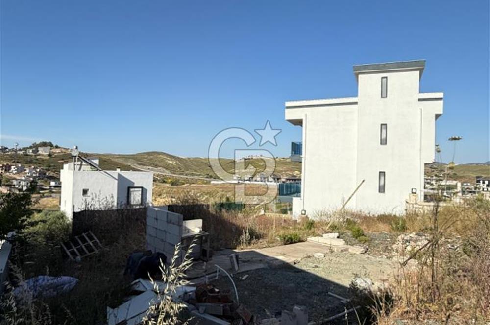 Seferihisar Zümrüt Evler Sitesi İçerisinde Satılık Villa Arsası