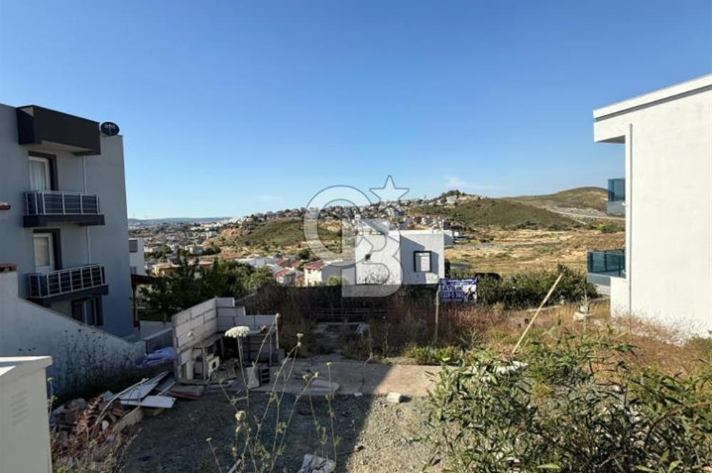 Seferihisar Zümrüt Evler Sitesi İçerisinde Satılık Villa Arsası