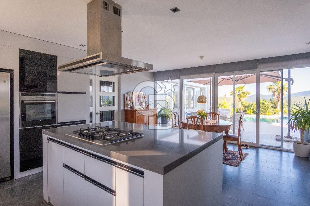 Adabükü, Panoramik Deniz ve Koy Manzaralı Satılık Müstakil Villa
