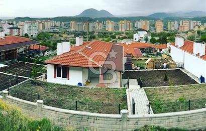 ŞEHRİN MERKEZİNDE HARİKA KONUMLU GENİŞ BAHÇESİ İLE BUTİK VİLLA