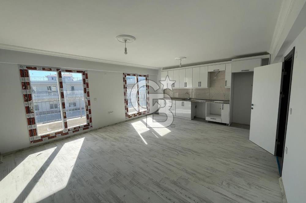 Foça Yenibağarası Havuzlu Sitede  Geniş Bahçeli  2+1 Daire