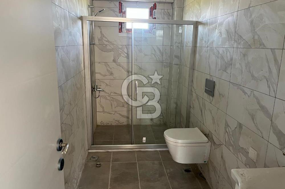 Foça Yenibağarası Havuzlu Sitede  Geniş Bahçeli  2+1 Daire