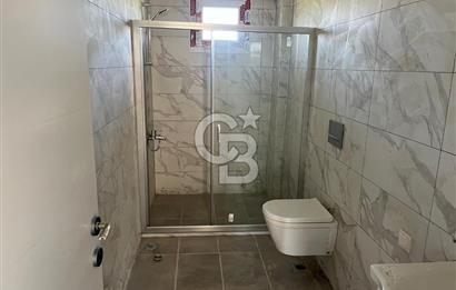 Foça Yenibağarası Havuzlu Sitede  Geniş Bahçeli  2+1 Daire