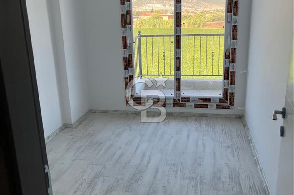 Foça Yenibağarası Havuzlu Sitede  Geniş Bahçeli  2+1 Daire