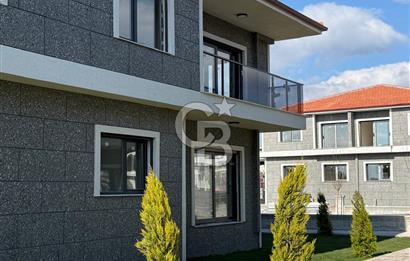 ÇANDARLI'DA HAVUZLU SİTE İÇERİSİNDE 1+1 DAİRE