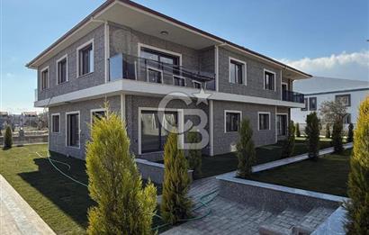 ÇANDARLI'DA HAVUZLU SİTE İÇERİSİNDE 1+1 DAİRE