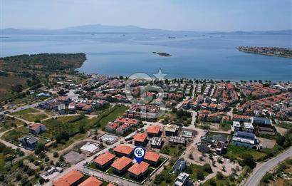 ÇANDARLI'DA HAVUZLU SİTE İÇERİSİNDE 1+1 DAİRE