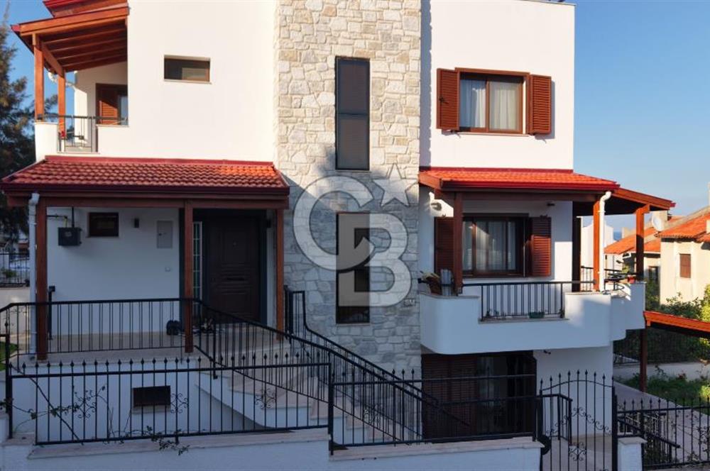 Urla İskele Mahallesinde Denize Yakın Satılık Villa
