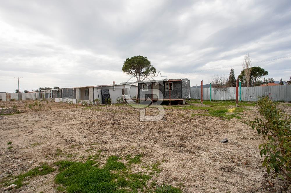 Foça Bağarası Hacıveli'de Satılık 2+1 Prefabrik ve Tarla