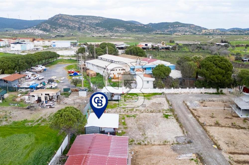 Foça Bağarası Hacıveli'de Satılık 2+1 Prefabrik ve Tarla