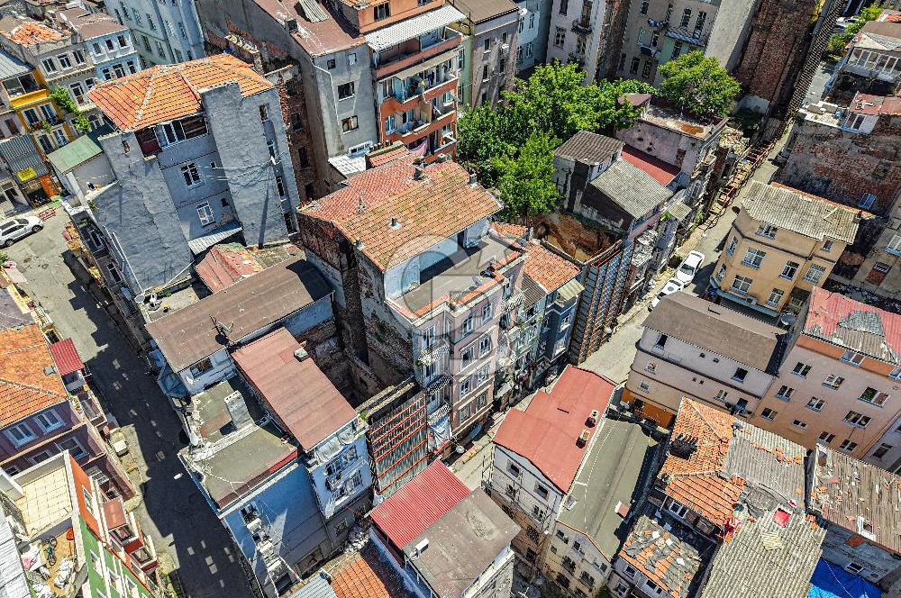TARLABAŞI BULVARI ATAMAN SOKAKTA 841M2 SATILIK TARİHİ BİNA