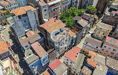 TARLABAŞI BULVARI ATAMAN SOKAKTA 841M2 SATILIK TARİHİ BİNA