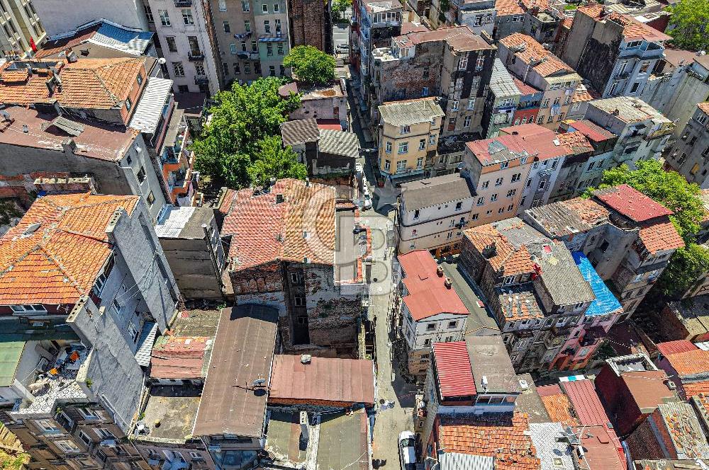 TARLABAŞI BULVARI ATAMAN SOKAKTA 841M2 SATILIK TARİHİ BİNA