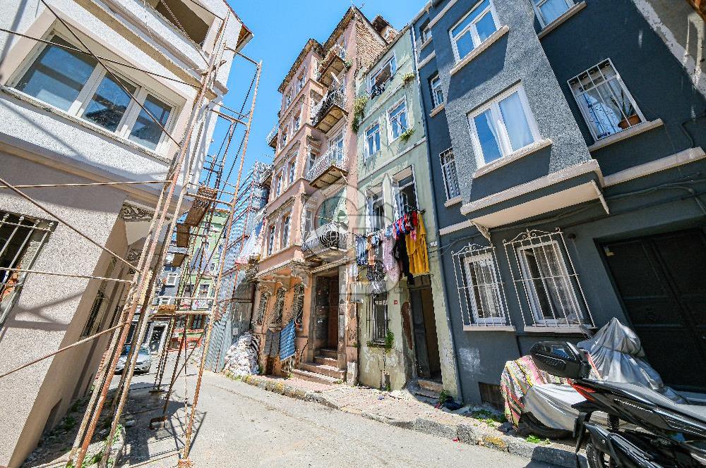 TARLABAŞI BULVARI ATAMAN SOKAKTA 841M2 SATILIK TARİHİ BİNA
