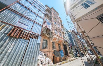 TARLABAŞI BULVARI ATAMAN SOKAKTA 841M2 SATILIK TARİHİ BİNA