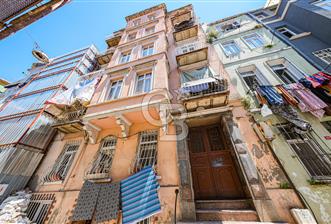 TARLABAŞI BULVARI ATAMAN SOKAKTA 841M2 SATILIK TARİHİ BİNA
