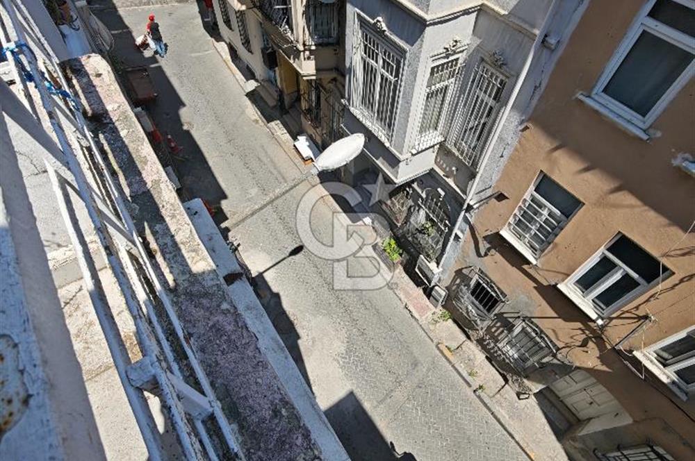 BEYOĞLU KILIÇ ASLAN SOKAKTA 4 DAİRELİ SATILIK BİNA