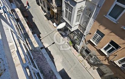 BEYOĞLU KILIÇ ASLAN SOKAKTA 4 DAİRELİ SATILIK BİNA