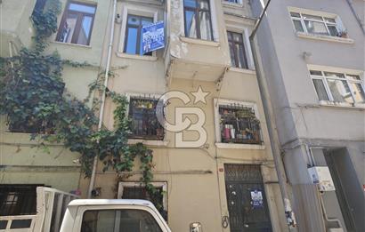 BEYOĞLU KILIÇ ASLAN SOKAKTA 4 DAİRELİ SATILIK BİNA