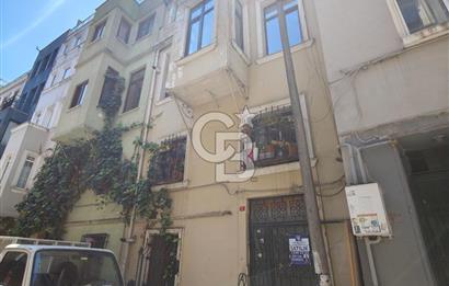 BEYOĞLU KILIÇ ASLAN SOKAKTA 4 DAİRELİ SATILIK BİNA