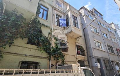 BEYOĞLU KILIÇ ASLAN SOKAKTA 4 DAİRELİ SATILIK BİNA