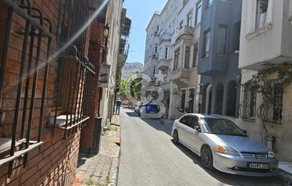 BEYOĞLU KILIÇ ASLAN SOKAKTA 4 DAİRELİ SATILIK BİNA