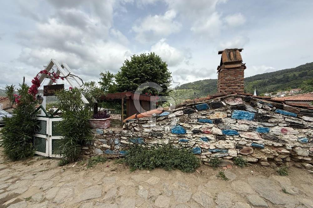 Şirince Köy İçinde Ticari Kullanıma Uygun Satılık Müstakil Ev 272 m2