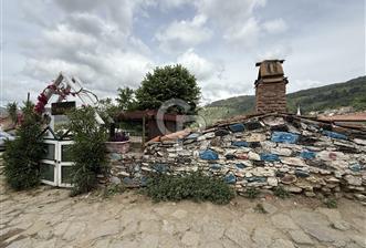 Şirince Köy İçinde Ticari Kullanıma Uygun Satılık Müstakil Ev 272 m2