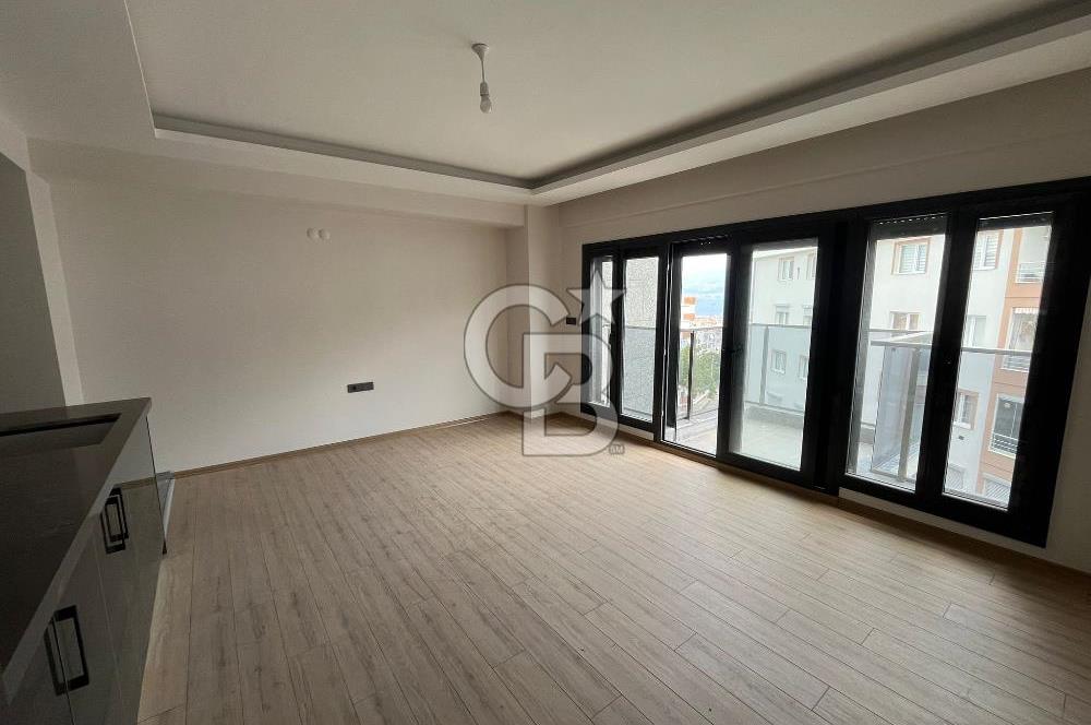 Üçkuyular'a Birkaç Adım Mesafede Satılık Açık Mutfak 2+1 Daire