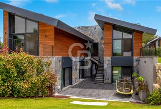Kekliktepe The Village Urla'da 2474m2 İçinde Harika Lüks Villa
