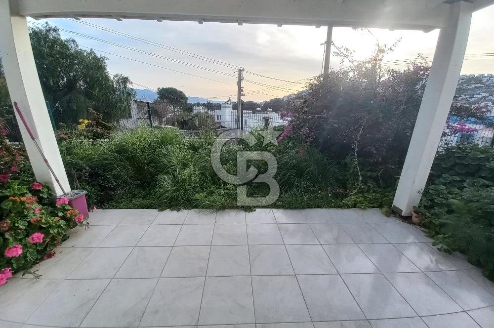 Kemerde Yıllık Kiralık Eşyasız 2+1 Bahçeli Denize Yakın Daire