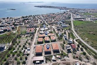 Çandarlı merkezde denize 300 metre mesafede havuzlu site içinde 