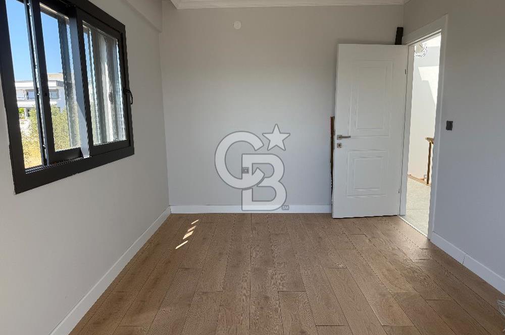 Deniz Manzaralı Plaja 2 Dakika Mesafede Satılık Lüks Villa