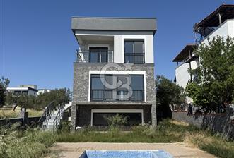 Deniz Manzaralı Plaja 2 Dakika Mesafede Satılık Lüks Villa